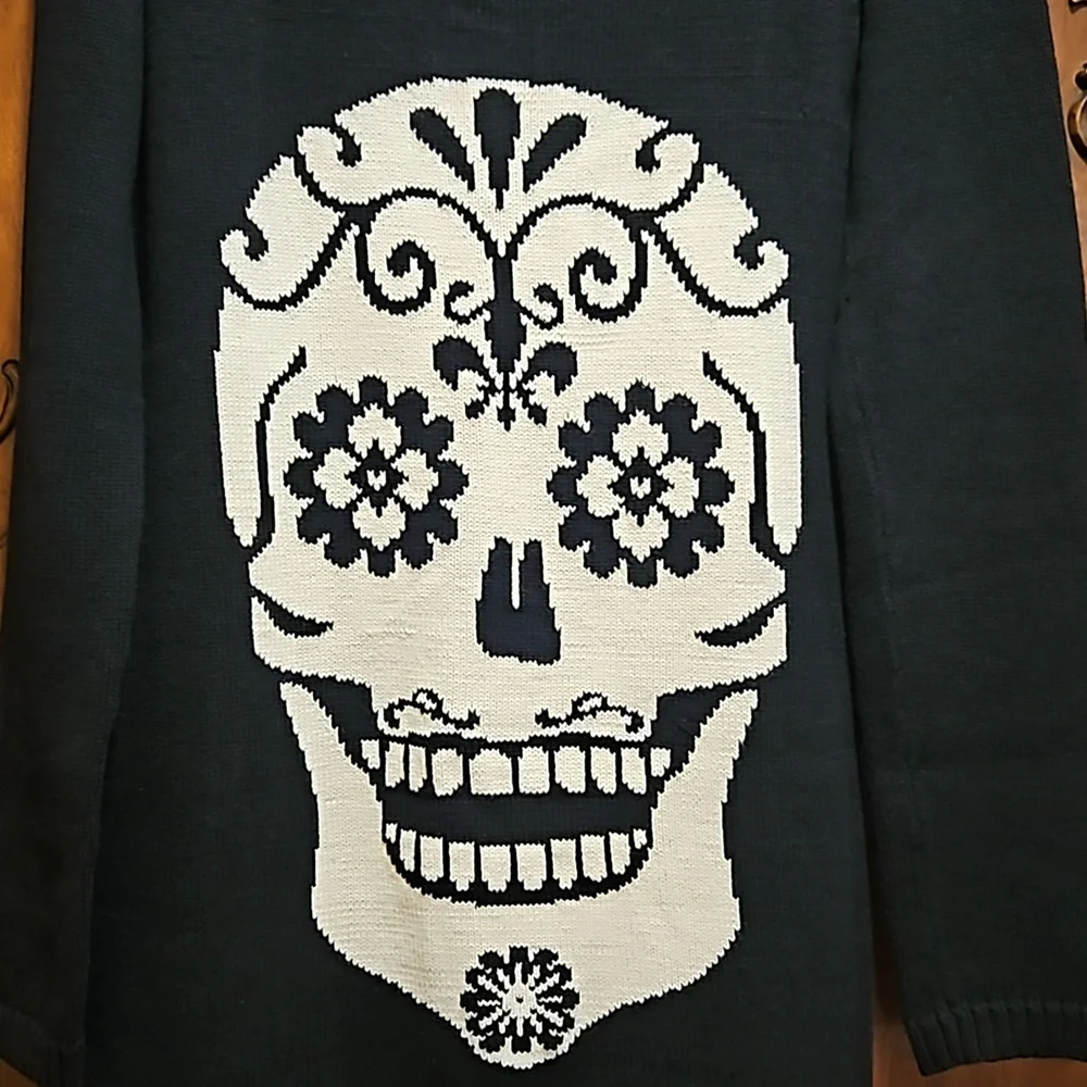 Betsey Johnson Skull Sweater Fleur-de-lis Spine Scoop Neck Sz M Black White - Picture 4 of 9